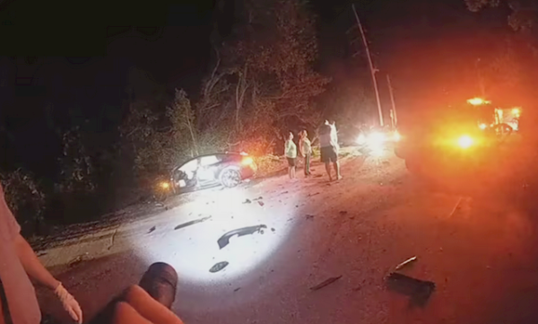 配配查 特斯拉自动驾驶车祸案开审！车主：我高估了Autopilot的能力