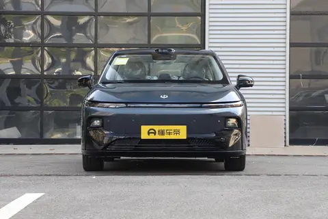 大牛配资网 零跑B01试驾感受: 续航650km, 标配8295芯片, 空间大配置高