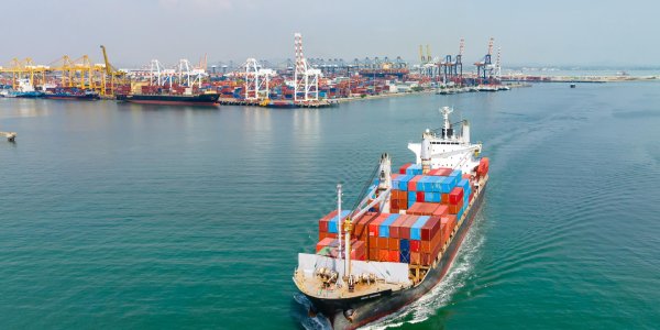 掘金配资 特朗普签署行政令, 调整关税政策生效范围